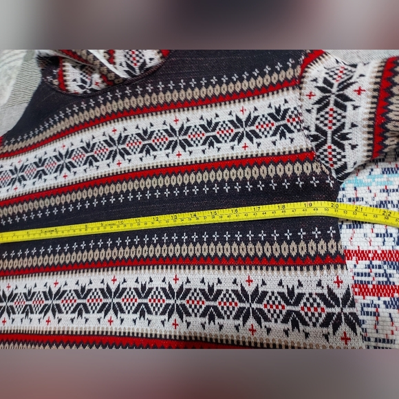 Hoodie upcycle from a blanket - Picture 8 of 10